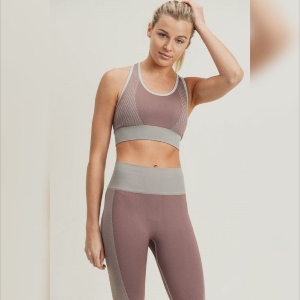 Chevron Track Seamless Hybrid Racerback Sports Bra